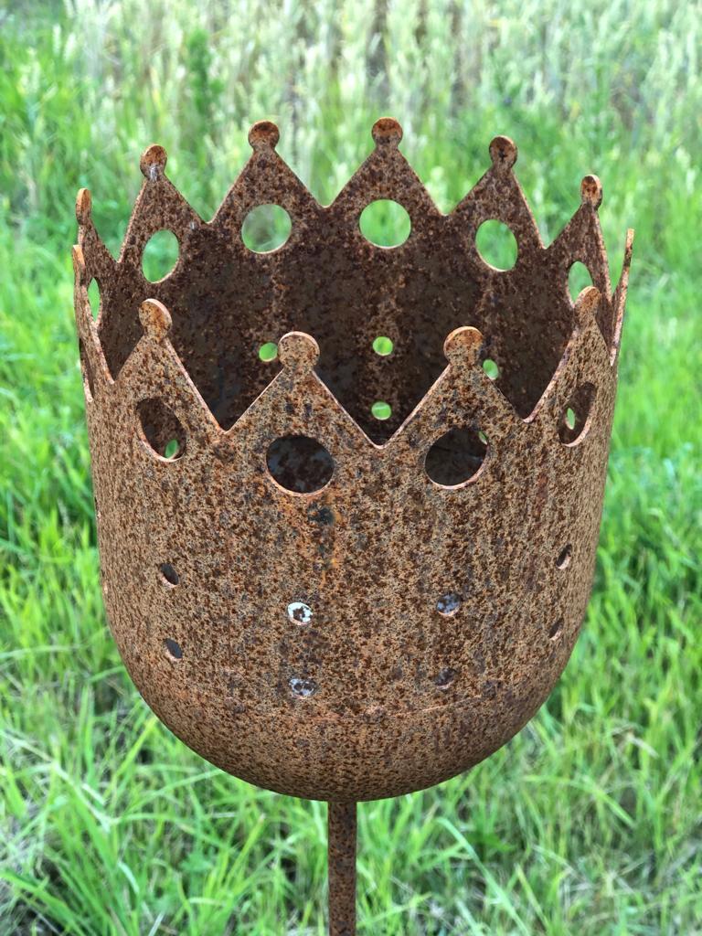 Kerzenhalter "Krone" 120cm hoch aus Metall mit Edelrost Leuchtfeuer Gartendeko Stab